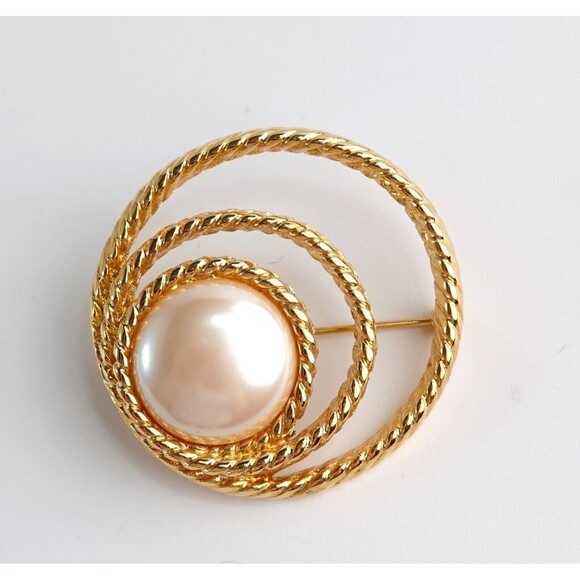 VTG Monet Brooch Gold Tone Circular with Faux Pearl Pin - Picture 1 of 9